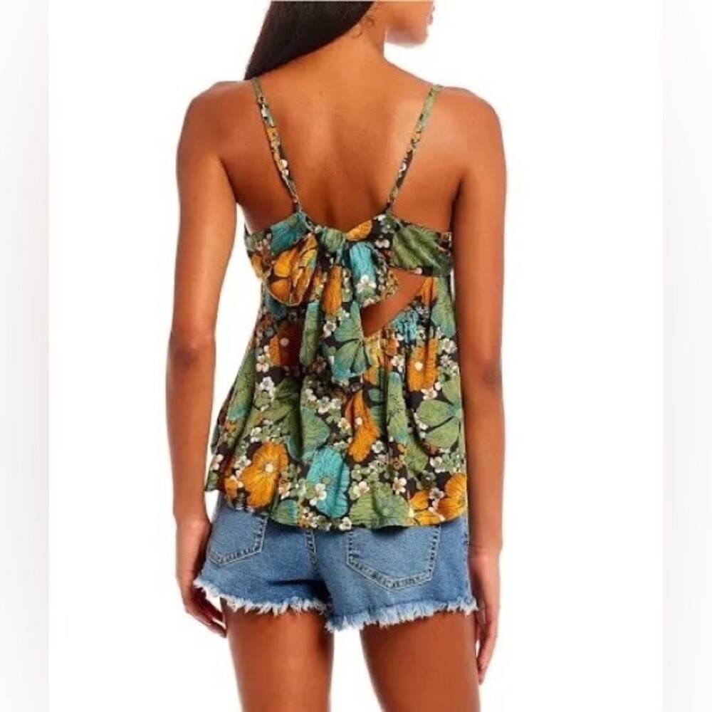 NWT VOLCOM Luvley Daze Floral Cami. Size XS - Picture 2 of 16